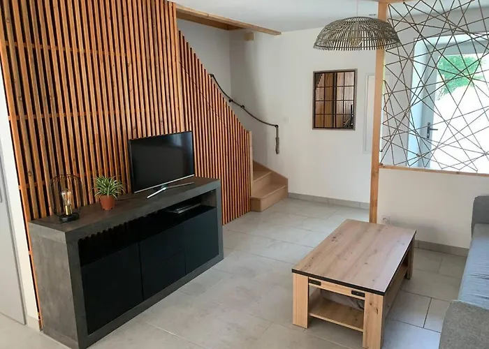 Maison Avec Cour Privative * 뤼생소베르